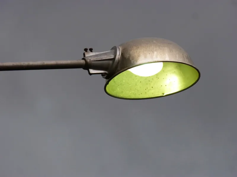 Tischleuchte Knick Stahl